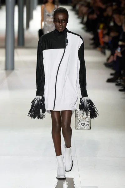 Look 3